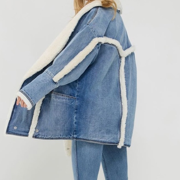 Wranger X Lainey Wilson
Oversized Denim Coat - Picture 2 of 4
